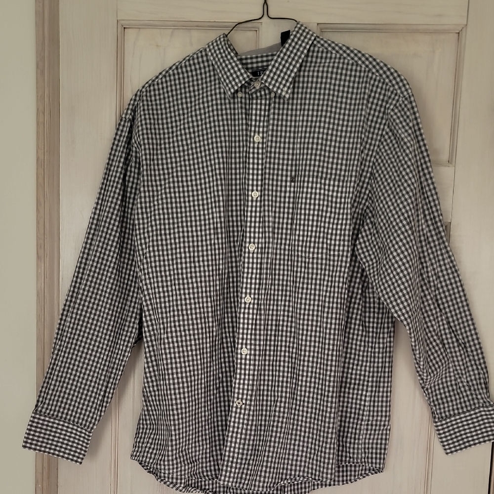 Izod Men's Gray and White Checkered Oxford Shirt